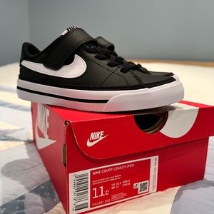 Boys Nike Pre Court Legacy Shoes - size 11